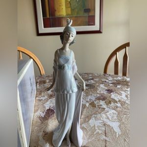 RETIRED 1998 ‘TALK OF THE TOWN LLADRO’ PORCELAIN FIGURINE-Item#01005788